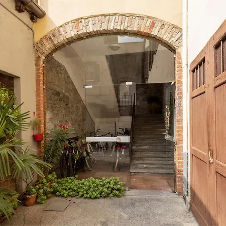 Charming Joivy Flat Next To Duomo Di Apartamento